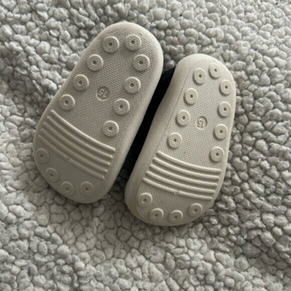 Black toddler shows NEW - Picture 3 of 4